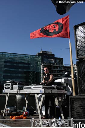 Hitmeister D op The City is Ours 2006 foto