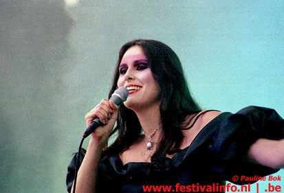 Within Temptation op Wâldrock 2002 foto