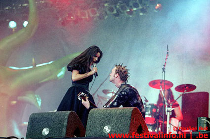 Within Temptation op Wâldrock 2002 foto