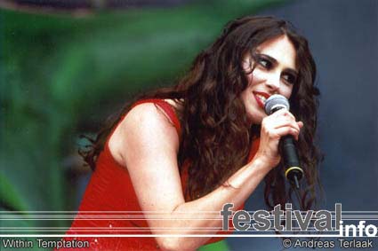 Within Temptation op Parkpop 2002 Foto's foto