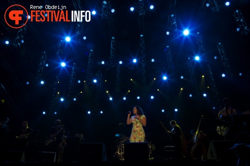 Caro Emerald op Paaspop 2013 - dag 2 foto