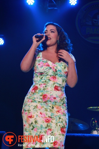 Caro Emerald op Paaspop 2013 - dag 2 foto