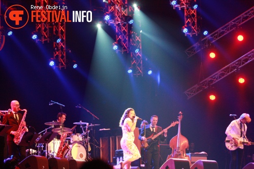 Caro Emerald op Paaspop 2013 - dag 2 foto