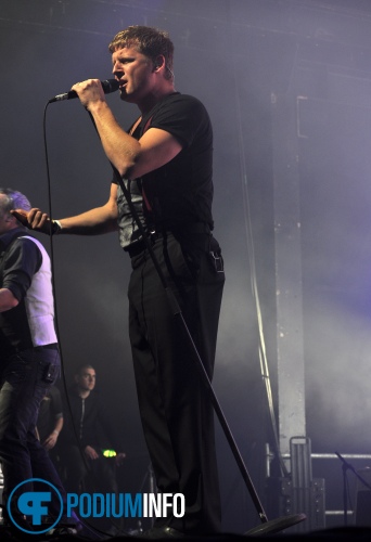 Foto Racoon op Racoon - 6/4 - Klokgebouw