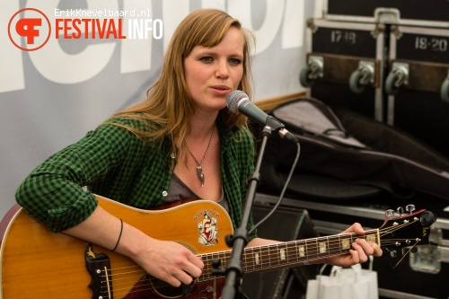 Mattanja Joy Bradley op Bevrijdingsfestival Overijssel 2013 foto