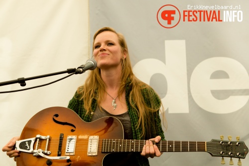 Mattanja Joy Bradley op Bevrijdingsfestival Overijssel 2013 foto
