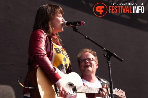 Landmark 105 op Bevrijdingsfestival Overijssel 2013 foto