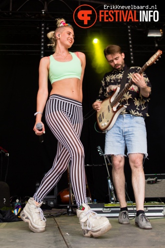 Skip & Die op Bevrijdingsfestival Overijssel 2013 foto