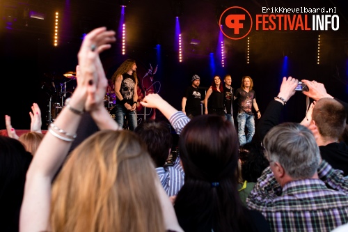 Delain op Bevrijdingsfestival Overijssel 2013 foto