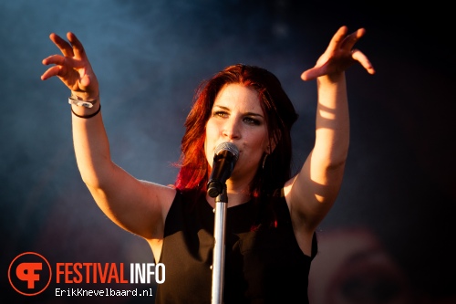 Delain op Bevrijdingsfestival Overijssel 2013 foto