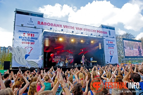 Handsome Poets op Bevrijdingsfestival Utrecht 2013 foto