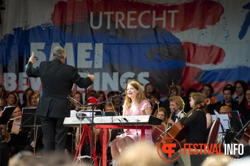 Roos Rebergen op Bevrijdingsfestival Utrecht 2013 foto