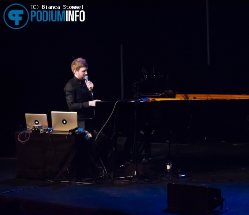 Ólafur Arnalds op Ólafur Arnalds - 8/5 - Muziekgebouw Frits Philips Eindhoven foto