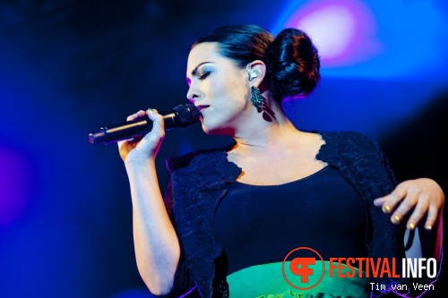 Caro Emerald op Dauwpop 2013 foto