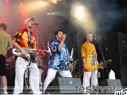Def P. & The Beatbusters op Virus festival 2002 (foto's) foto