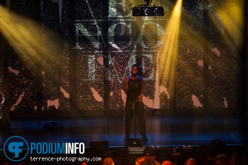 Luke James - 25/5 - Melkweg foto