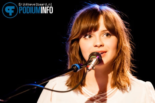 Gabrielle Aplin op Gabrielle Aplin - 10/06 - People's Place foto