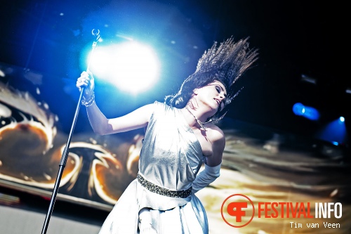 Within Temptation op Graspop Metal Meeting 2013 foto