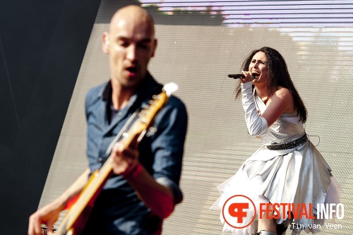 Within Temptation op Graspop Metal Meeting 2013 foto