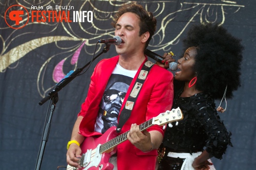 Noisettes op Parkpop 2013 foto