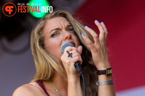 Jo Harman op Parkpop 2013 foto