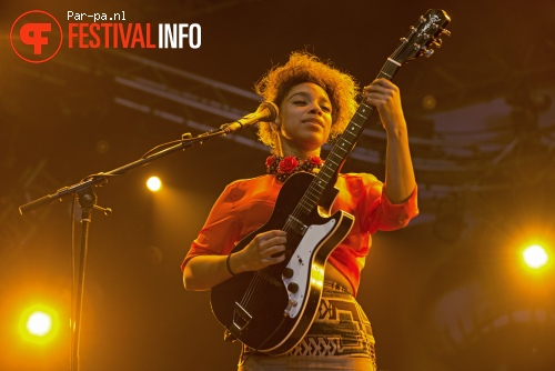 Lianne La Havas op De Wereld Draait Buiten 2013 foto