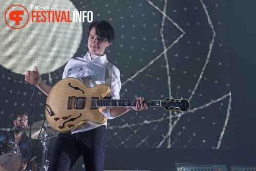 Vampire Weekend op De Wereld Draait Buiten 2013 foto