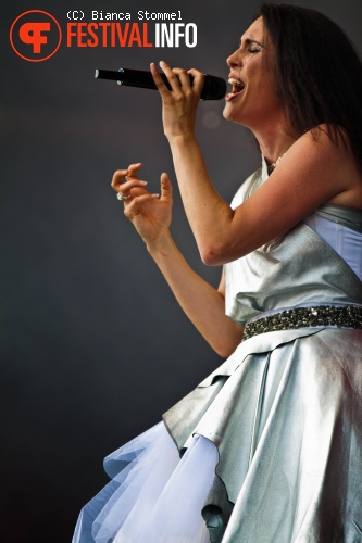 Within Temptation op Bospop 2013 foto