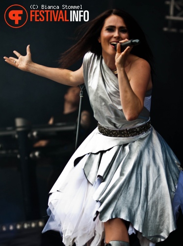 Within Temptation op Bospop 2013 foto