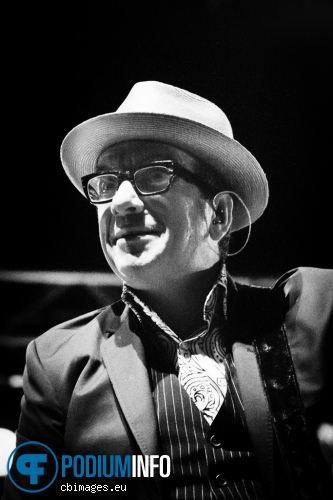 Elvis Costello & the Imposters op Elvis Costello & the Imposters - 19/7 - 013 foto