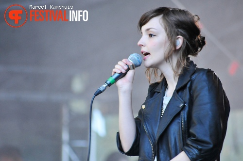 Chvrches op MS Dockville Festival 2013 foto