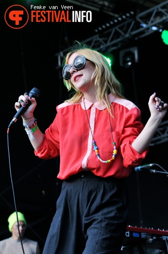 Foto Austra op MS Dockville Festival 2013