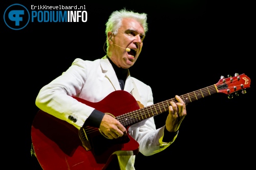 David Byrne op David Byrne & St. Vincent - 25/08 - Vredenburg foto