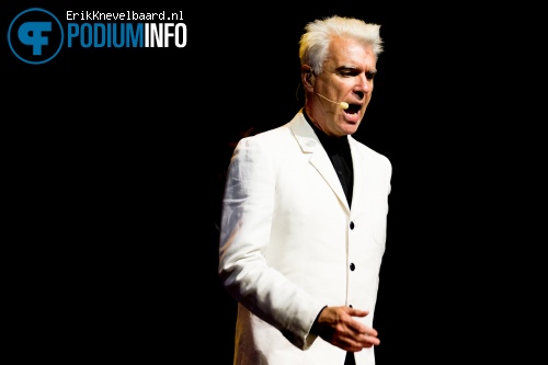 David Byrne op David Byrne & St. Vincent - 25/08 - Vredenburg foto