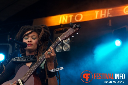 Valerie June op Into The Great Wide Open 2013 - dag 1 foto