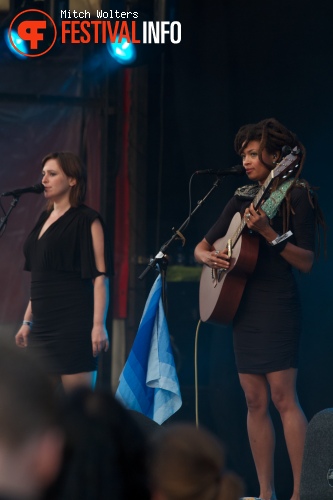 Valerie June op Into The Great Wide Open 2013 - dag 1 foto