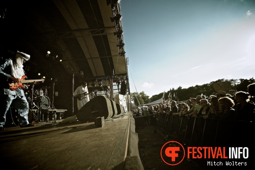 Bombino op Into The Great Wide Open 2013 - dag 3 foto