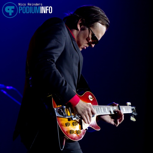 Joe Bonamassa op Joe Bonamassa - 6/10 - MartiniPlaza foto