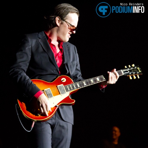 Joe Bonamassa op Joe Bonamassa - 6/10 - MartiniPlaza foto