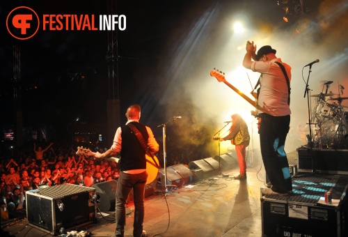 Foto BZB (Band Zonder Banaan) op Festyland 2013