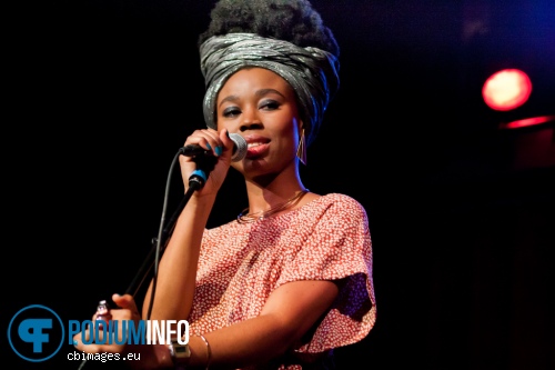 Ntjam Rosie op Andy Allo - 30/11 - People's Place foto
