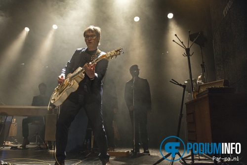 Hooverphonic op Hooverphonic - 10/4 - Tivoli Oudegracht foto