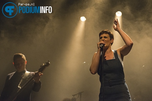 Hooverphonic op Hooverphonic - 10/4 - Tivoli Oudegracht foto