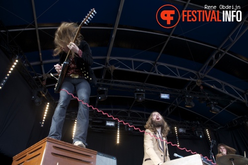 DeWolff op Bevrijdingsfestival Overijssel 2014 foto