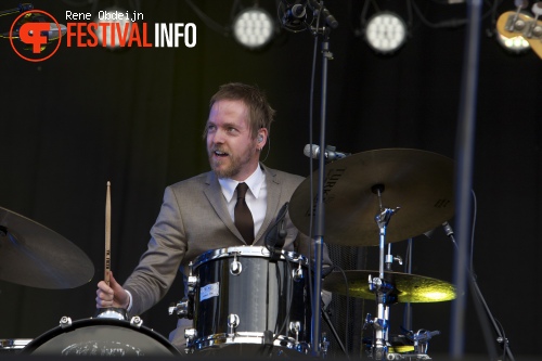 Douwe Bob op Bevrijdingsfestival Overijssel 2014 foto