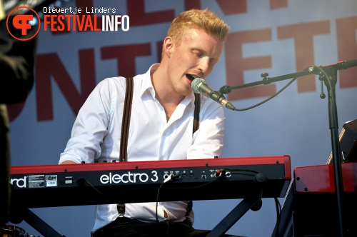 Tim Akkerman op Bevrijdingsfestival Den haag foto