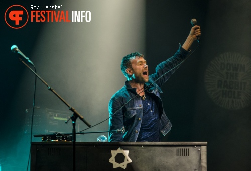 Damon Albarn op Down The Rabbit Hole 2014 dag 1 foto