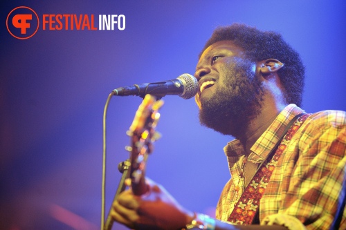 Michael Kiwanuka op De Wereld Draait Buiten 2014 foto