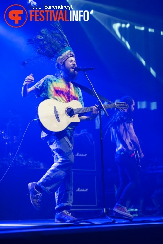 Crystal Fighters op Rock Werchter 2014 - dag 2 foto