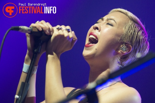 The Naked and Famous op Rock Werchter 2014 - dag 2 foto